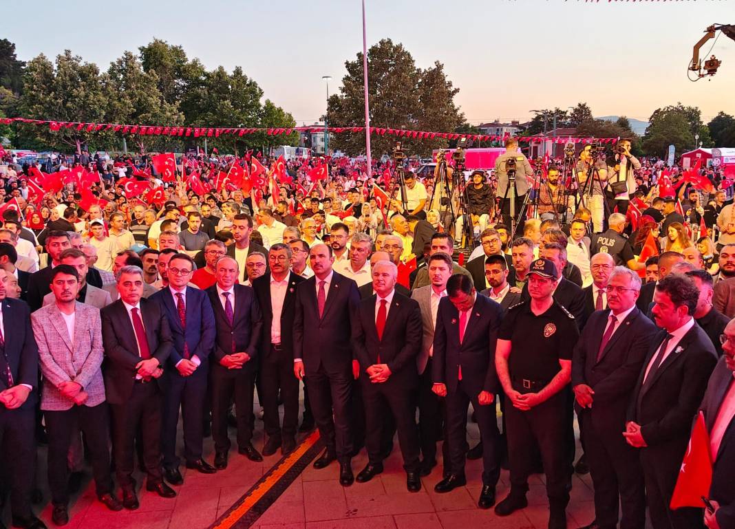 Konya'da 15 Temmuz anmasında birlik mesajı! Meydanı dolduran binler tek ses oldu 1